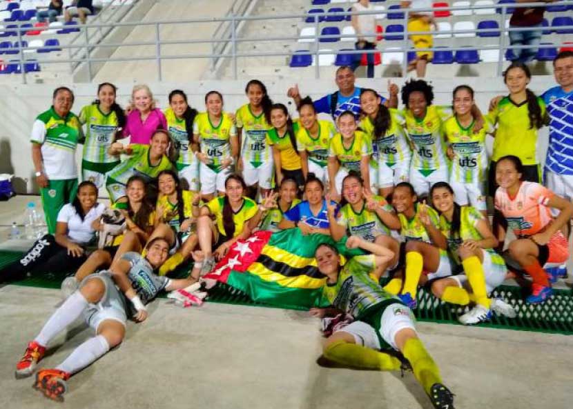 Selección femenina de fútbol