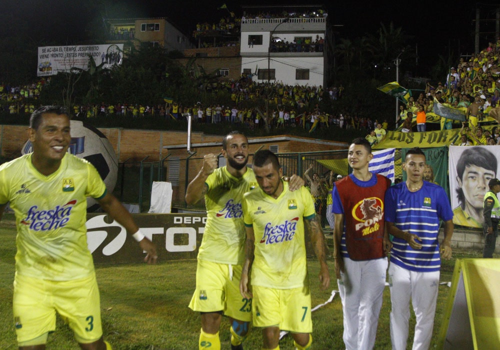 Equipo histórico del Atlético Bucaramanga 2016. semifinales. Jorge Bava, Diego Peralta, Jair Palacios, Daniel Cataño, Carlos Giraldo, John Pérez, Darío Rodríguez y Mauro Guevgeozián.