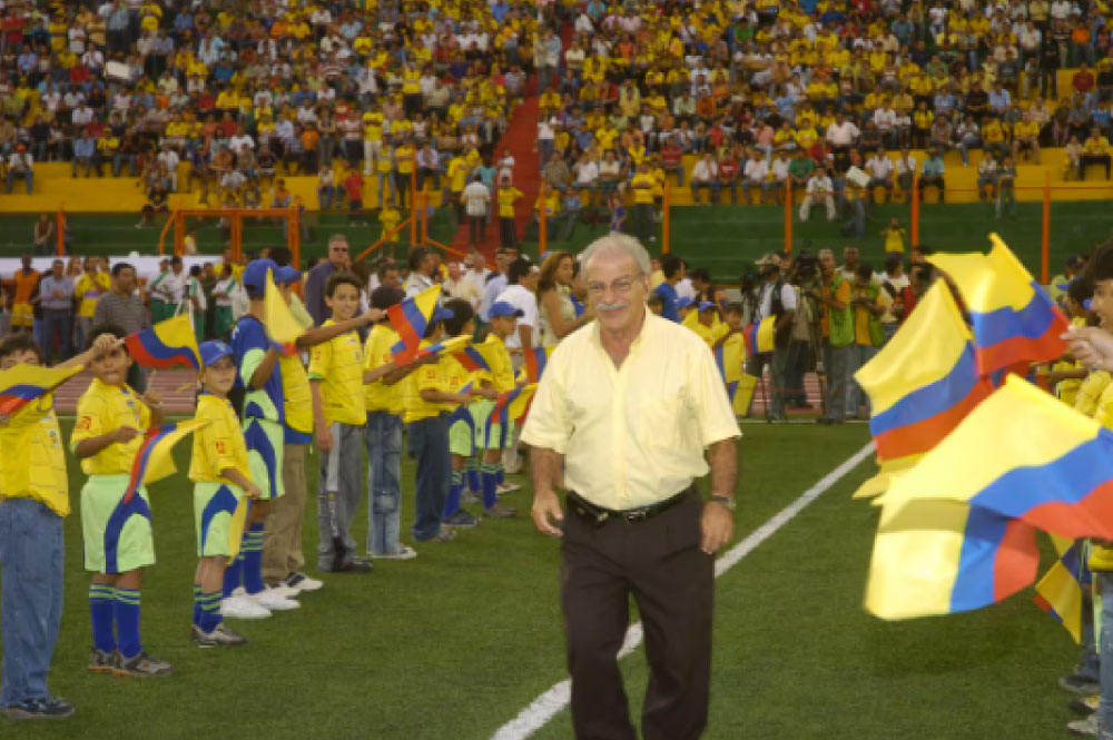 Registro periodístico del ayer en Vanguardia. Ayer, estadio Alfonso López; hoy, estadio Américo Montanini.