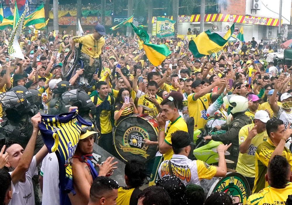 hinchas de Atlético Bucaramanga celebrando