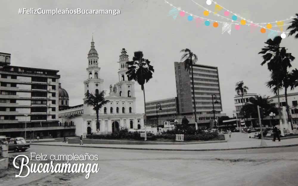 Foto antigua del Parque Santander, foto antigua catedral de la sagrada familia, regalo, feliz, cumpleaños, Bucaramanga, #FelizCumpleañosBucaramanga