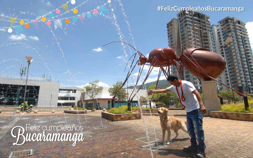 Plaza frente a Neomundo, regalo, feliz, cumpleaños, Bucaramanga, #FelizCumpleañosBucaramanga