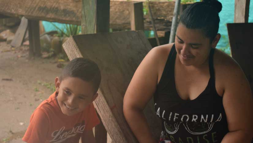 Los pescadores de La Playa, Betulia, sufren las consecuencias de la contaminación producida por la represa de Hidrosogamoso, un proyecto construido por Isagen en Santander.