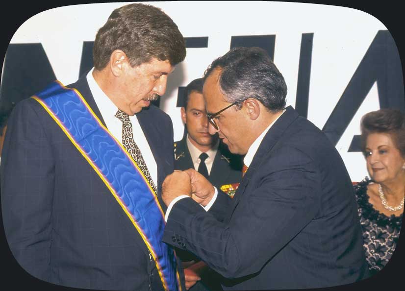 Ernesto Samper Pizano - Alejandro Galvis Ramírez, condecoración Gran Cruz de Boyacá - Vanguardia - Especial - Gracias