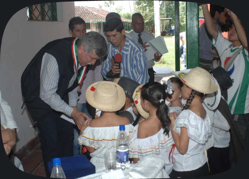 Colegio Agroecológico Holanda de la Mesa de los Santos - Alejandro Galvis Ramírez - Vanguardia - Especial - Gracias