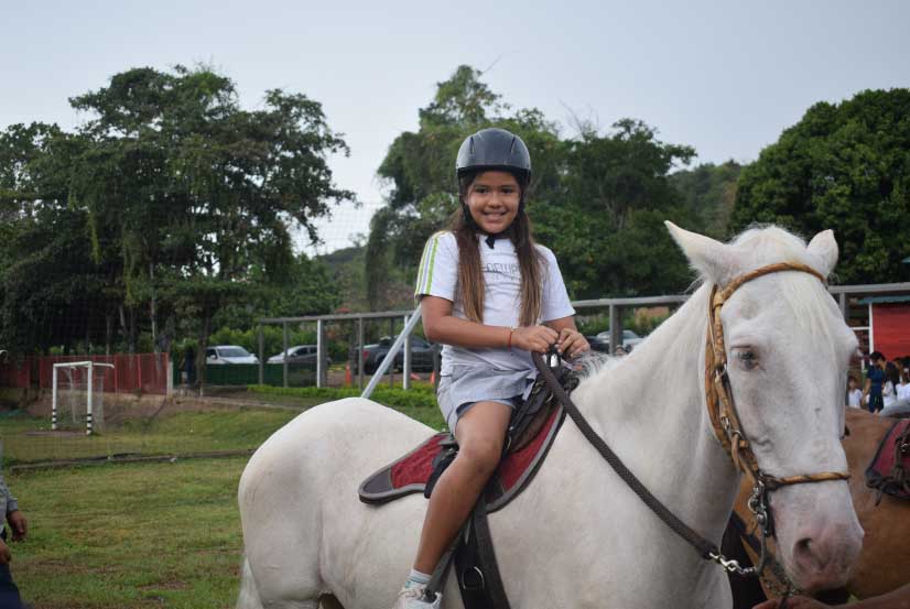 Equitación como herramienta de aprendizaje Newport School - Bucaramanga Santander, Colegio de Redcol