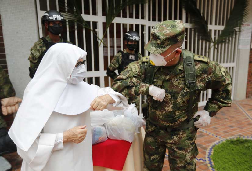 El Ejército ha hecho entrega de ayudas. Especial Santander no se detiene - Vanguardia