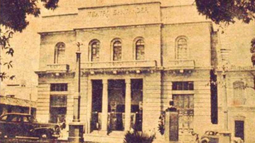 El Teatro Santander estuvo a punto de ser demolido, tras permanecer varios años en abandono, pero una iniciativa popular logró impulsar su recuperación y remodelación.
